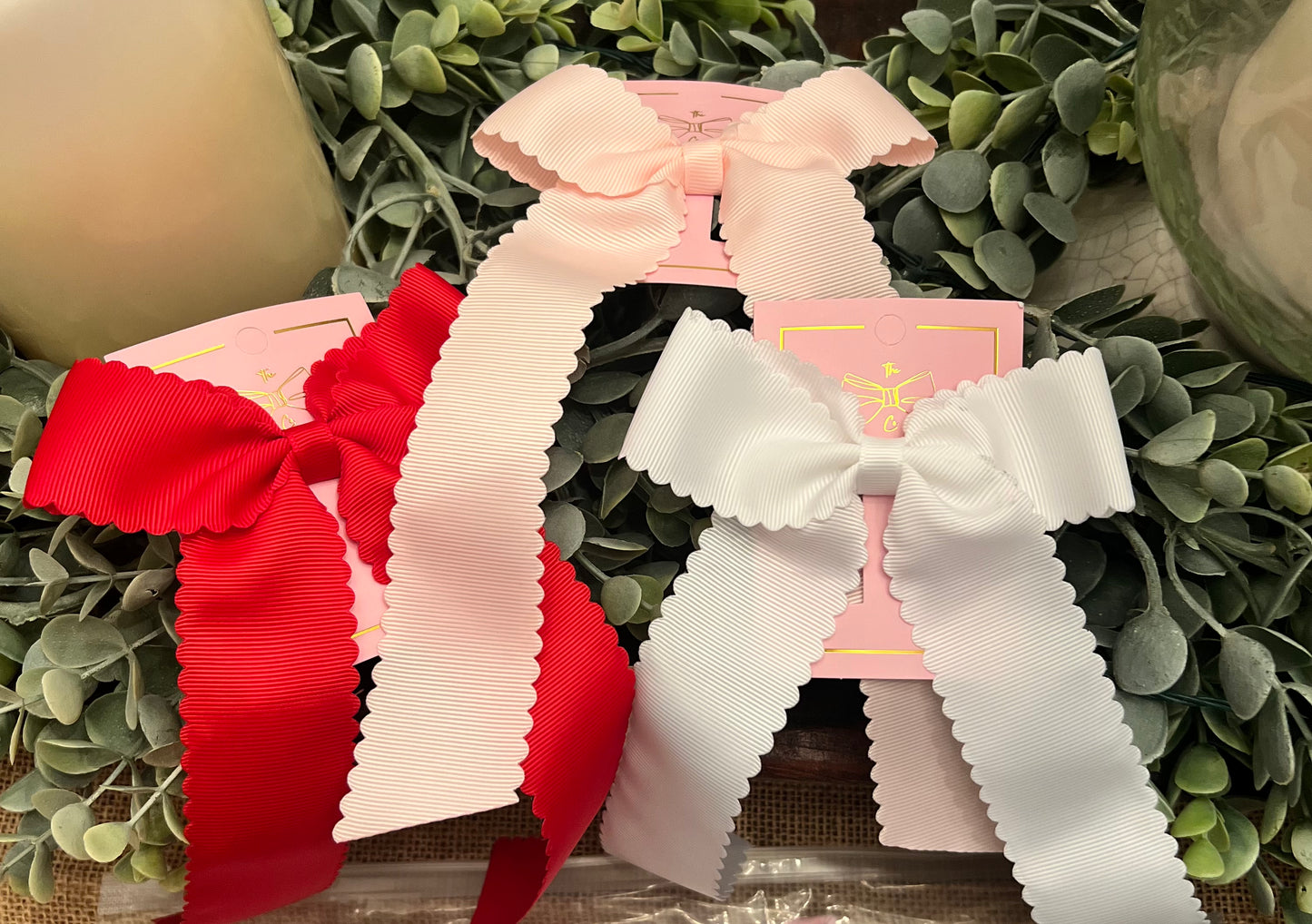 Red Scalloped Tail Bow - Alligator Clip