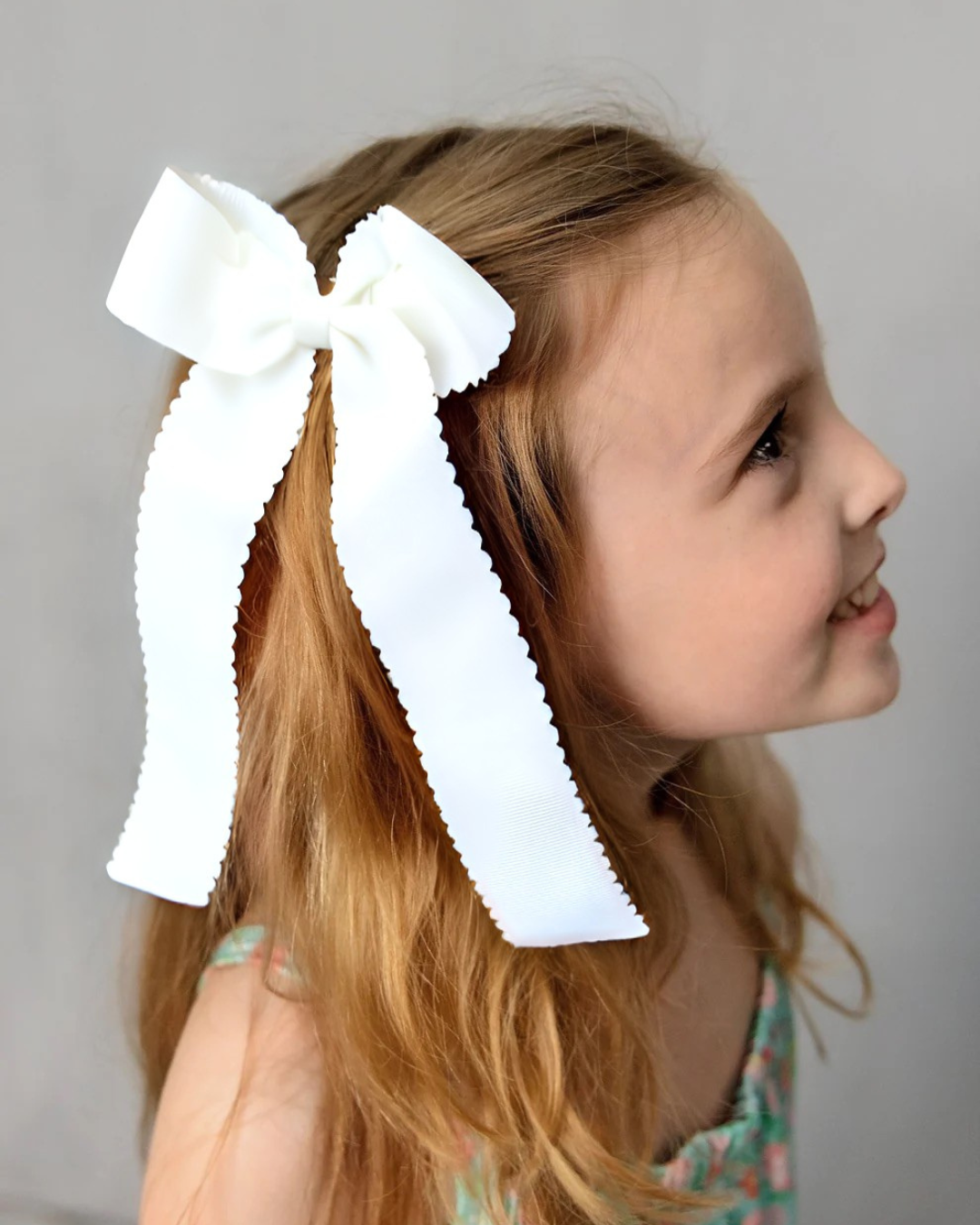 White Scalloped Tail Bow - Alligator Clip