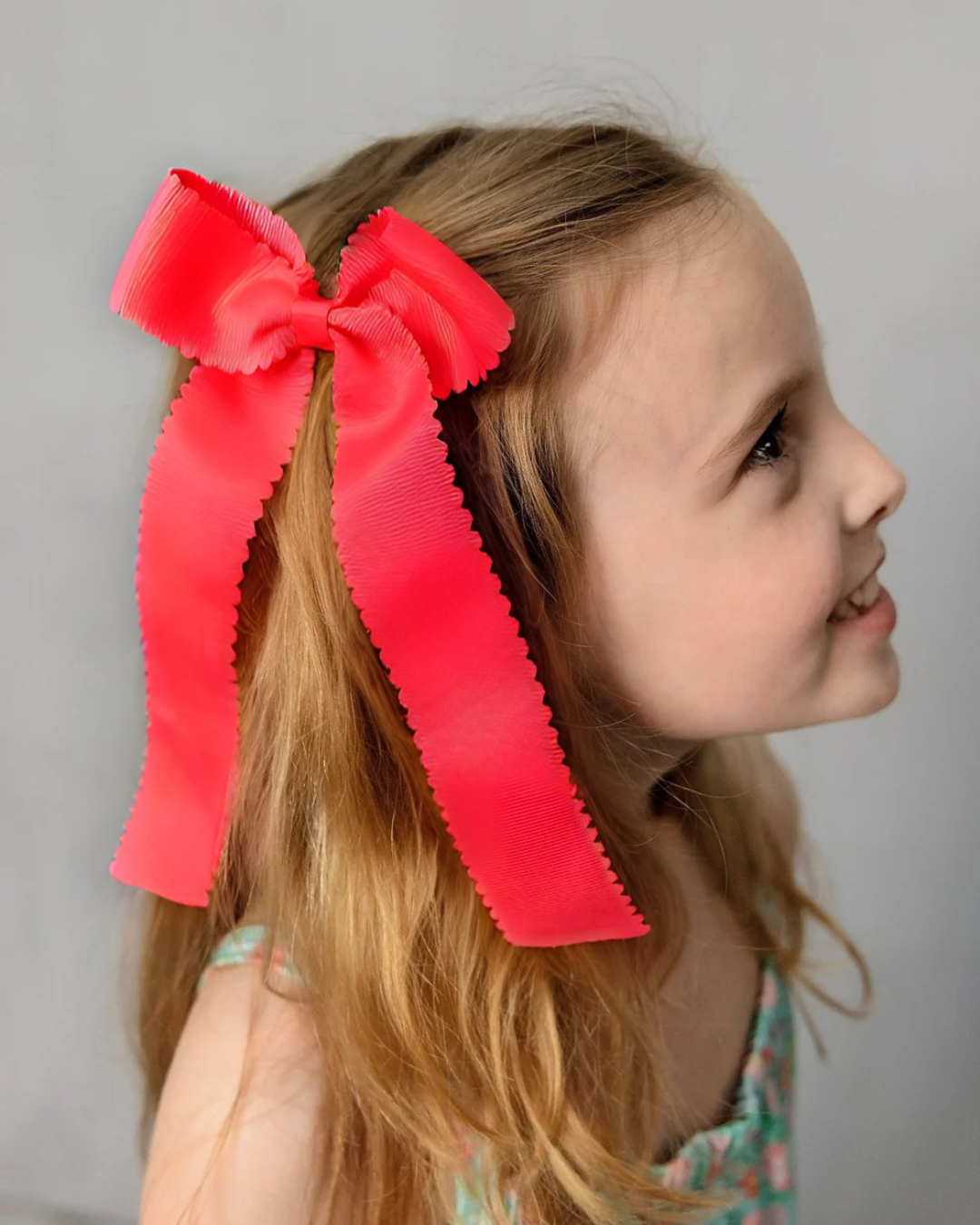 Red Scalloped Tail Bow - Alligator Clip