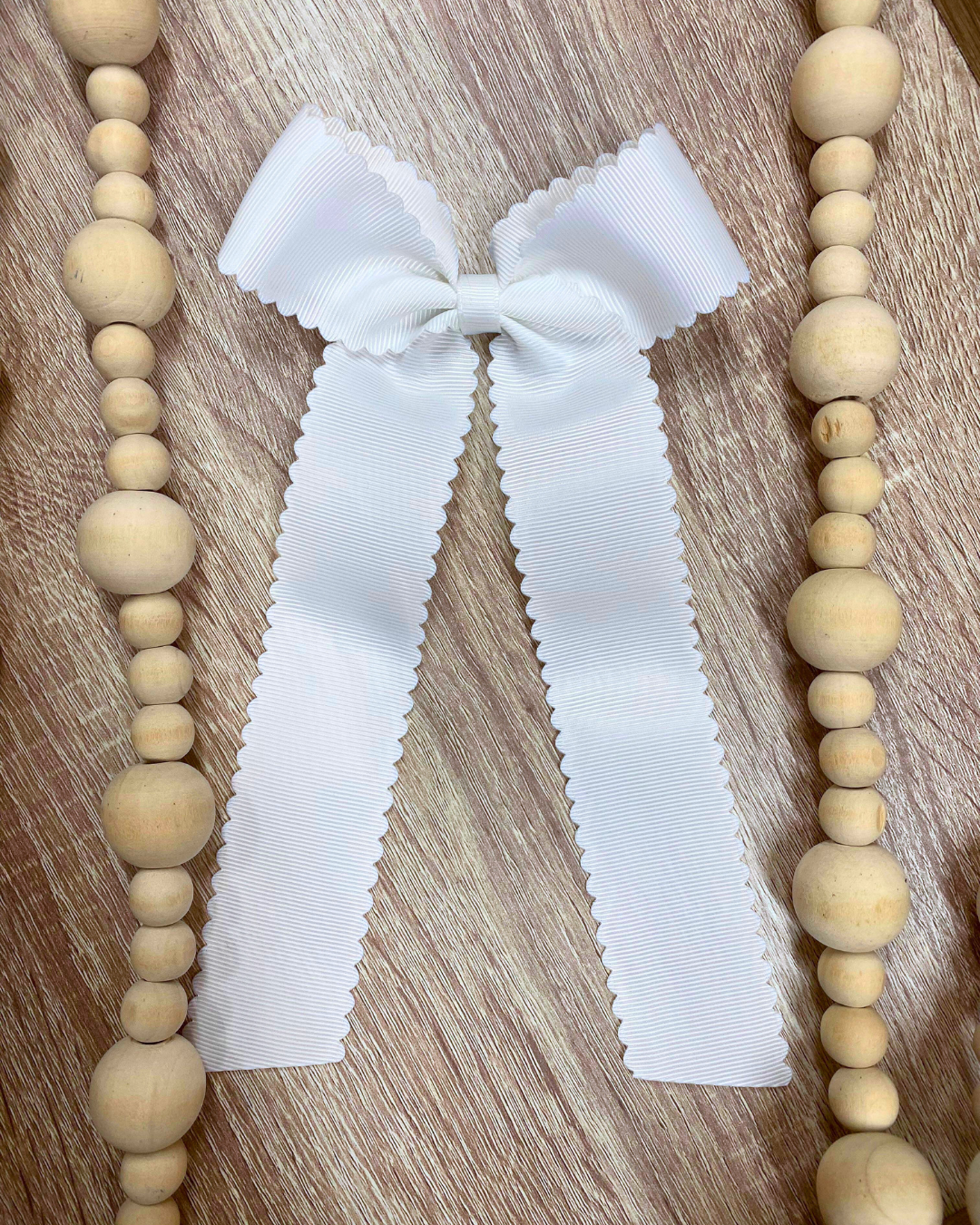 White Scalloped Tail Bow - Alligator Clip